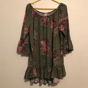 Terra & sky 1X hunter green floral women’s blouse